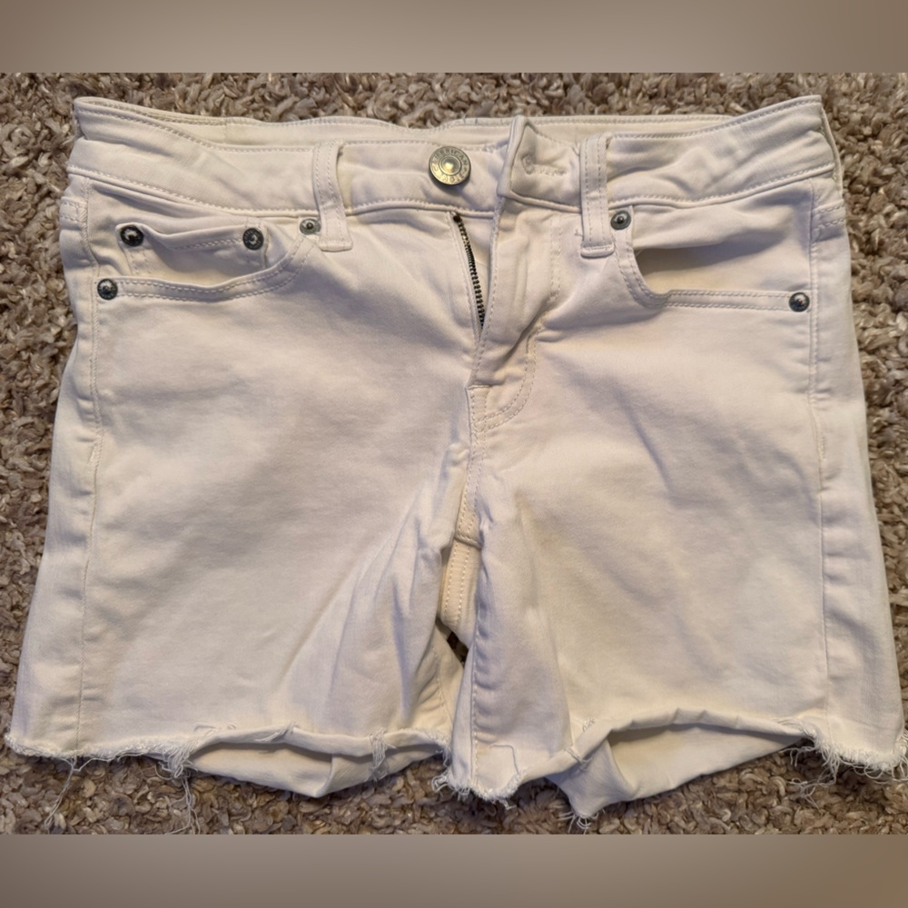 3/$20 Women’s white American eagle size 4 shorts